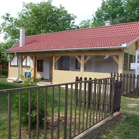 Foerhenc Wine House & I-ii-iii Holiday home *