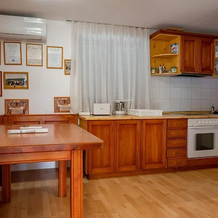 Foerhenc Wine House & I-ii-iii Holiday home *