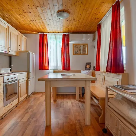 Foerhenc Wine House & I-ii-iii Holiday home *